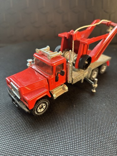 Siku red diecast tow - red,