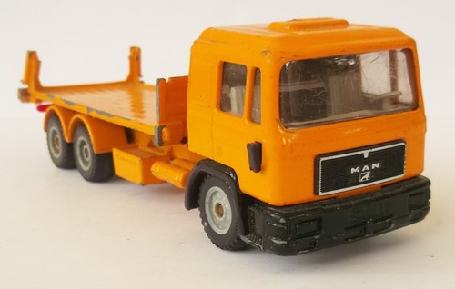 Siku man six wheeled flatbed - -,